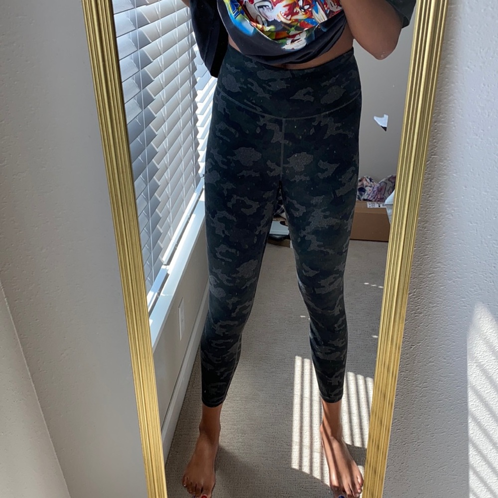 Fabletics Mid-Rise Printed PowerHold Legging